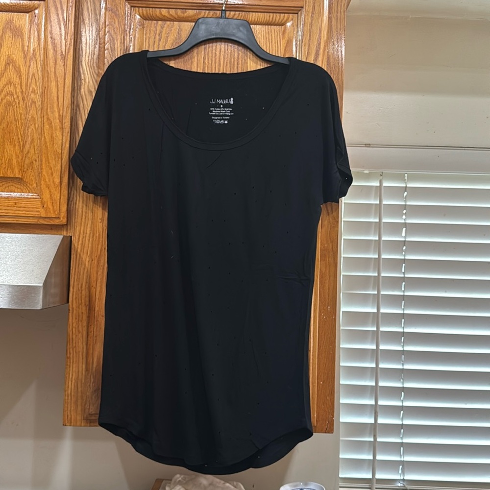 MEN’s JJ Malibu loose fit holes 🕳️ tee in size SMALL (36-38)